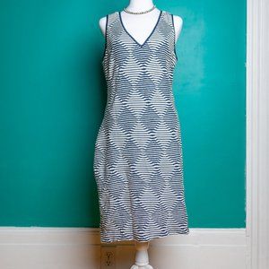 Patterned Guess Dress with V Neck Zipper back